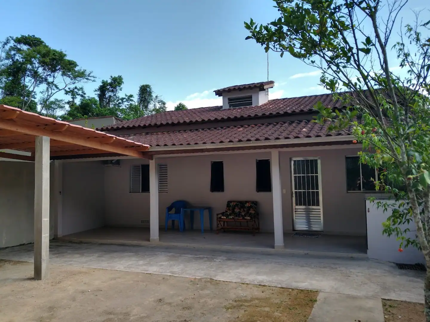 Casa com 1 quarto, mobiliada, próxima a Martim de Sá